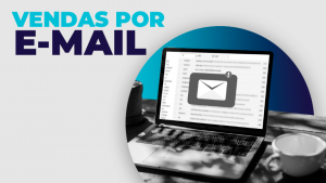 computador com símbolo contra o céu que representa estratégias de vendas por e-mail